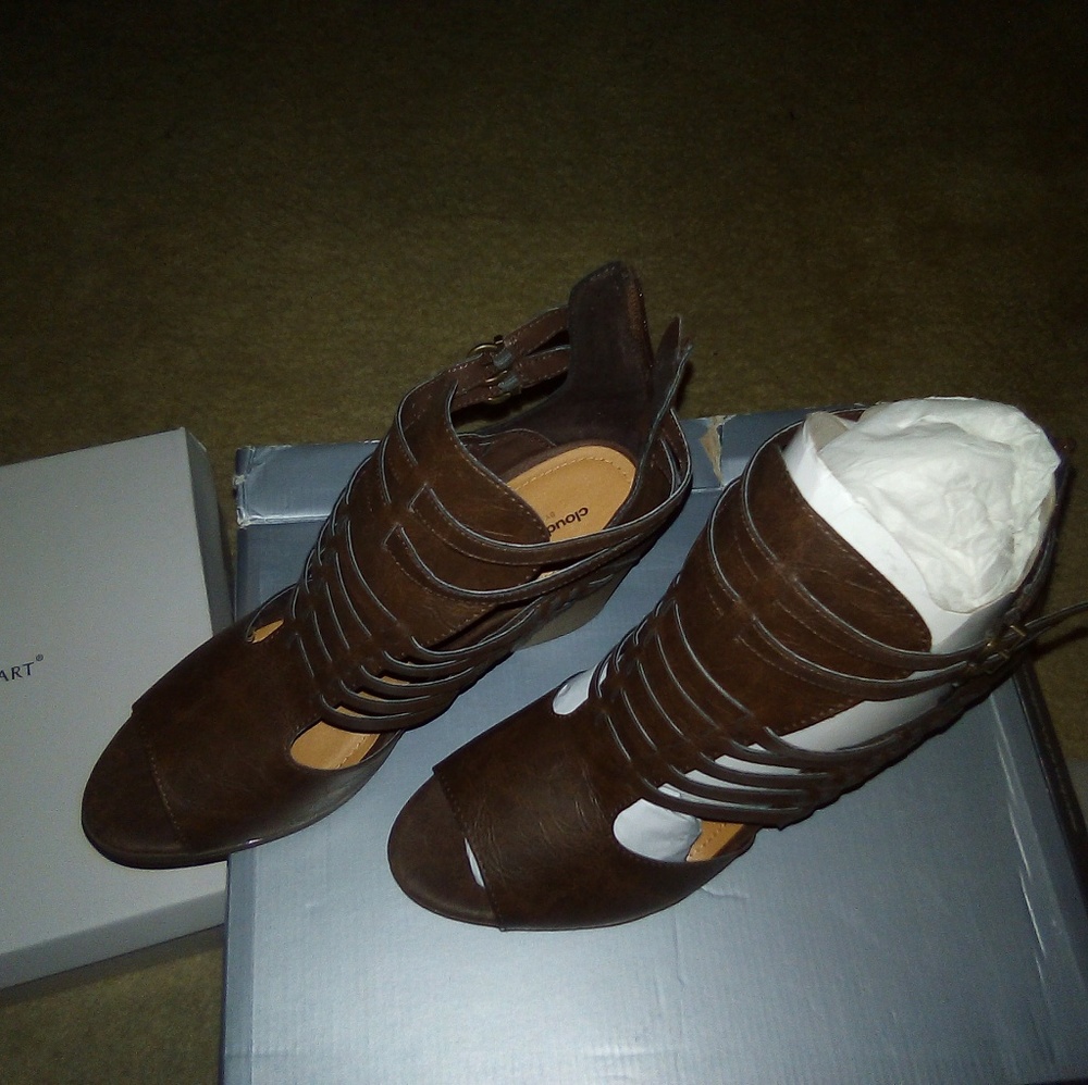 Brown sandals with heel - Picture 3 of 4